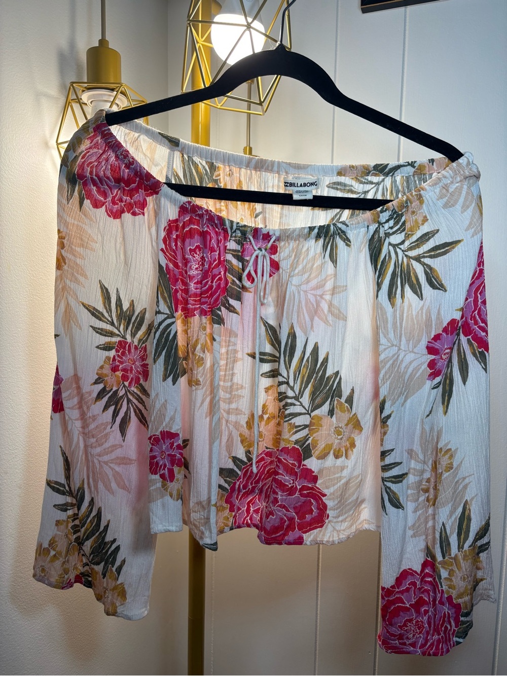 BILLABONG floral off-shoulder, long sleeved top S